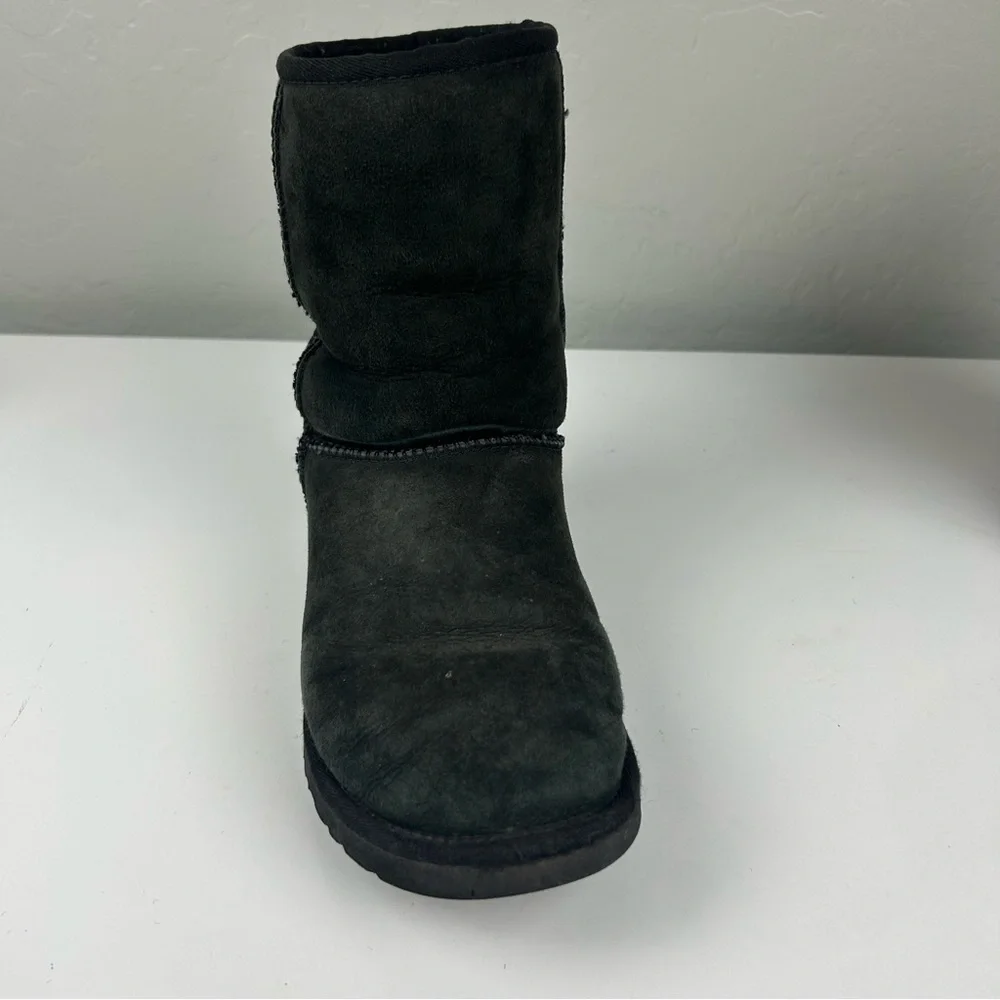 UGG Australia black suede classic short 5825 pull on winter boot size 5